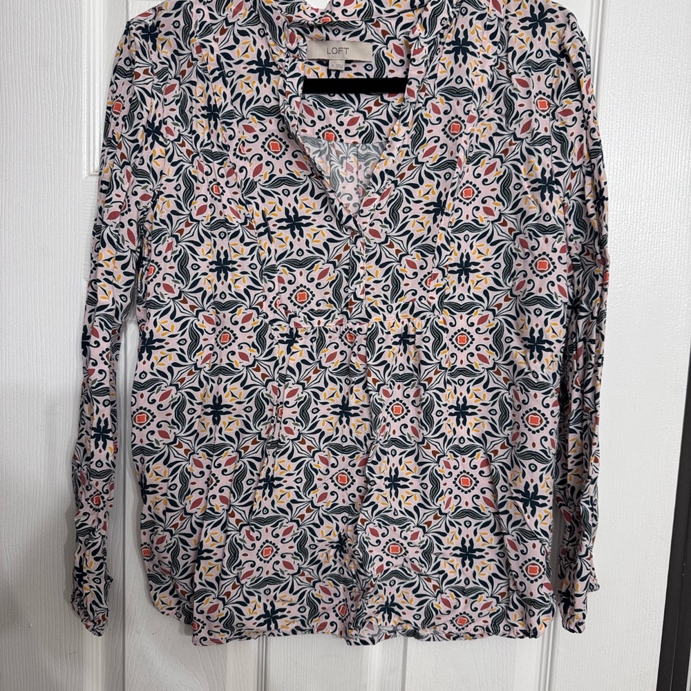 LOFT Women's Navy and Red Floral Blouse